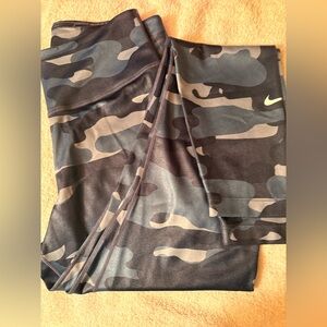 ******SOLD********Nike Women’s Camo Leggings - Black and Gray